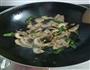 蘑菇炒肉片的做法图解5