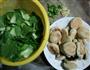 青菜烩鱼饼的做法图解1