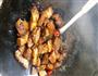 红焖肉烧香菇胡萝卜的做法图解6