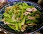 芹菜炒肉的做法图解1