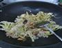 鸡皮炒菜花的做法图解4