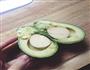 牛油果吞拿罗勒蛋卷的做法步骤1