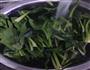 陈醋菠菜花生米的做法图解1