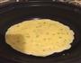 简单快手鸡蛋饼的做法图解2