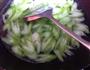 芹菜炒腰果的做法图解3