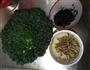 菰米菊花菜炒银鱼干的做法图解3