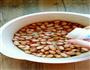微波五香花生米的做法图解2