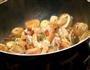 蘑菇鸡丁虾的做法图解4