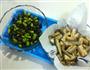 青豆酱炒小鱼干的做法图解2