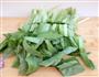 豆豉鳞鱼油麦菜的做法图解1
