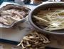 茭白菌菇鱿鱼丝的做法图解1