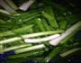 豆饼炒大蒜的做法图解2