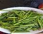 蒜苔火腿肠的做法图解1