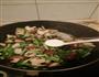 香菇蒜苔炒肉的做法图解11