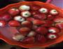 冰糖草莓的做法图解1