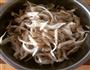 蘑菇肉汤面的做法图解3