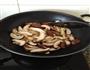 香菇烩鲜笋的做法图解4