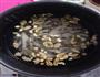 花生眉豆鸡脚核桃汤的做法图解6