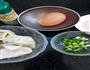 炒饺子的做法图解1