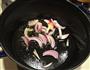 金针香菇炖鸡的做法图解2