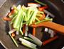 水芹津白炒牛柳的做法图解5