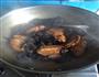 红烧黑木耳鸡翅中的做法图解7