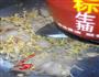 五花肉粉条炒豆芽的做法图解3