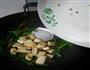 蒜苗炒豆腐的做法图解6