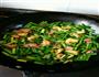 蒜苔鸡蛋炒肉的做法图解3