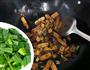 蒜香豆干五花肉的做法图解10