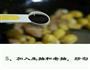 五花肉烧板栗的做法图解5