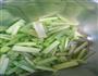 芹菜炒肉丝的做法图解2