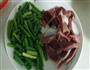 蒜薹鸭胗的做法图解1