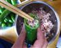 马蹄鲜肉酿青椒的做法图解5