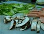 香菇火腿炒芹菜的做法图解1