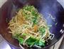 豆芽韭菜粉条炒肉丝的做法图解4