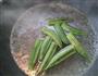 老干妈香辣秋葵的做法图解2