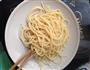 牛肉炒意糙的做法图解3