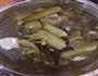 酸菜苦瓜炖腩肉的做法图解3