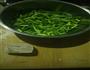 蒜苔炒肉的做法图解1