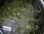 凉拌豆芽的做法图解2