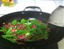 荷兰豆炒腊肠的做法图解4