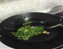 韭菜苔炒虾米的做法图解5
