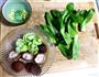 香菇青菜的做法图解1