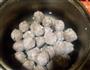 番茄红烩蛋包牛肉丸的做法图解1