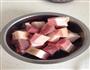 猪肉炖粉条的做法图解1