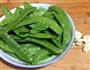 清炒豌豆片的做法图解1