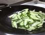 黄瓜木耳炒肉的做法图解10