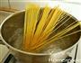 白汁蘑菇培根意面的做法图解4