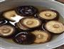 海裙菜煮香菇的做法图解1